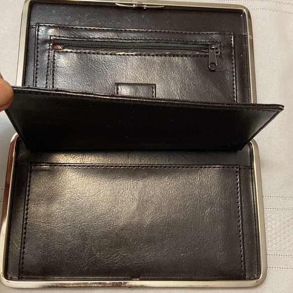 Brown Crocodile Print Snap Closure Womens Wallet Silvertone Heart Embellishment - Picture 5 of 14